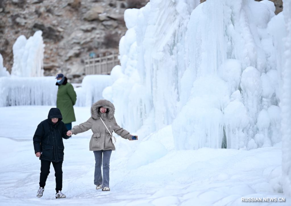 
                                    Живописные ледопады в горах Хэланьшань 
                                