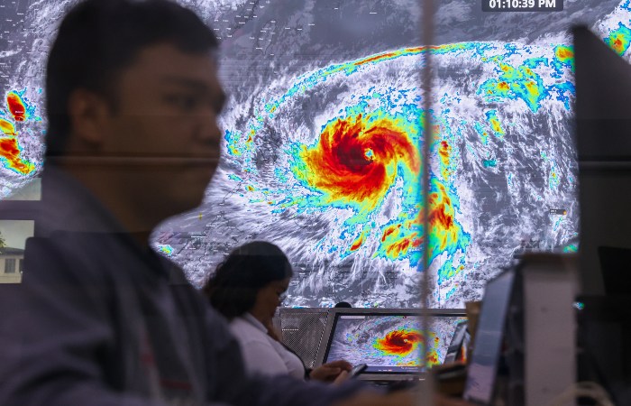 На Филиппинах почти миллион человек эвакуировались в связи с приближением тайфуна На Филиппинах почти миллион человек эвакуировались в связи с приближением тайфуна