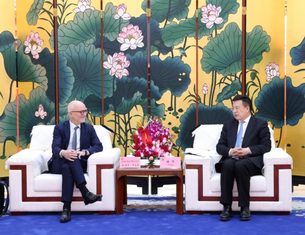 Генеральный директор ИА Синьхуа встретился с вице-президентом французской медиагруппы Le Figaro
Генеральный директор ИА Синьхуа встретился с вице-президентом французской медиагруппы Le Figaro