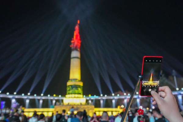 
                                    Ослепительные световые шоу в Харбине
                                