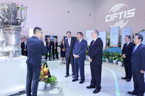 
                                    Китай продолжает увеличивать открытость сектора современных услуг -- вице-премьер Госсовета КНР
                                