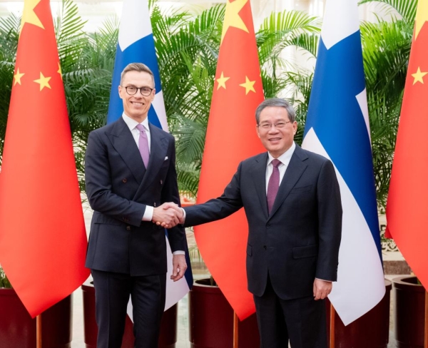 Премьер Госсовета КНР встретился с президентом Финляндии
Премьер Госсовета КНР встретился с президентом Финляндии