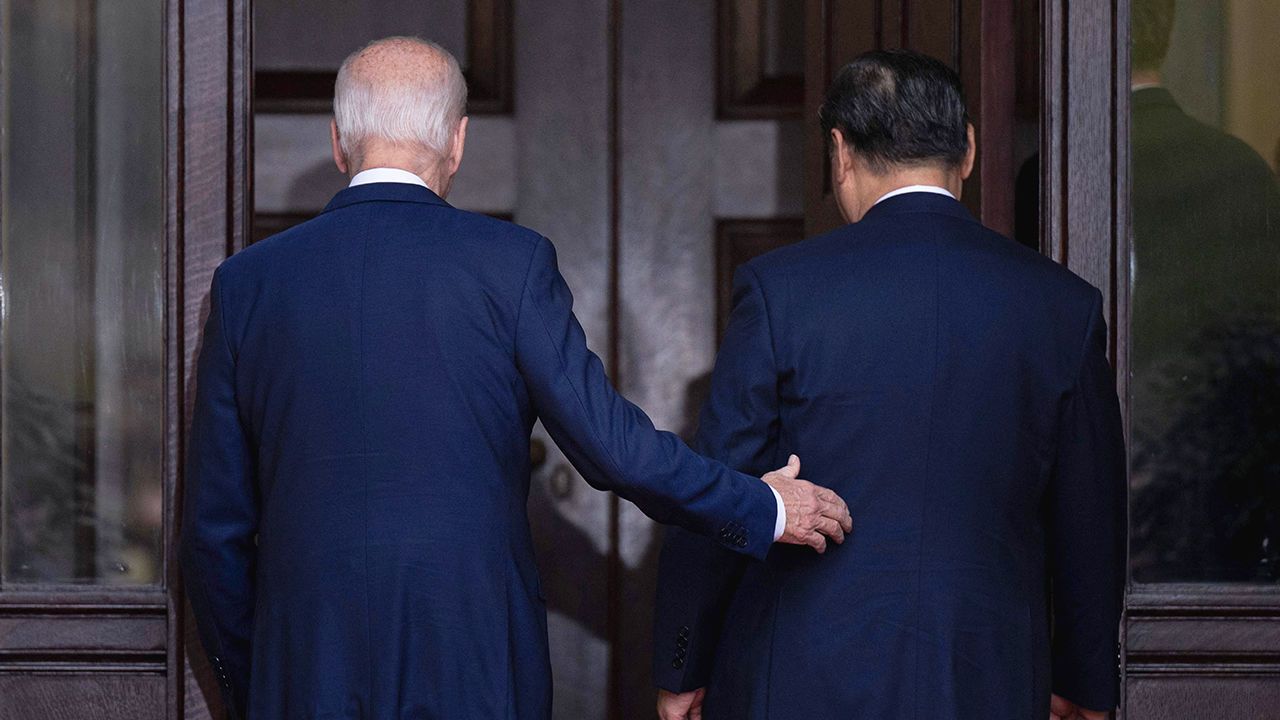 US President Joe Biden and Chinese President Xi Jinping arrive for a meeting during the APEC Leaders week in California, USA