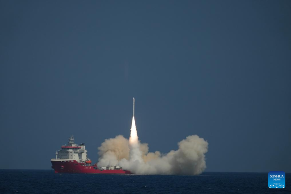 
                                    Китай запустил с моря коммерческую ракету CERES-1 с 6 спутниками 
                                