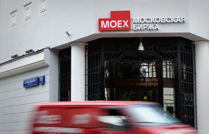 Индекс МосБиржи упал к 2370 пунктам, "Газпром" обновил минимум с 2009 года Индекс МосБиржи упал к 2370 пунктам, "Газпром" обновил минимум с 2009 года