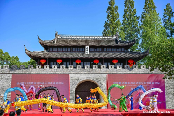 Эстафета огня Азиатских игр в городе Цзясин
                                 
                                    Эстафета огня Азиатских игр в городе Цзясин