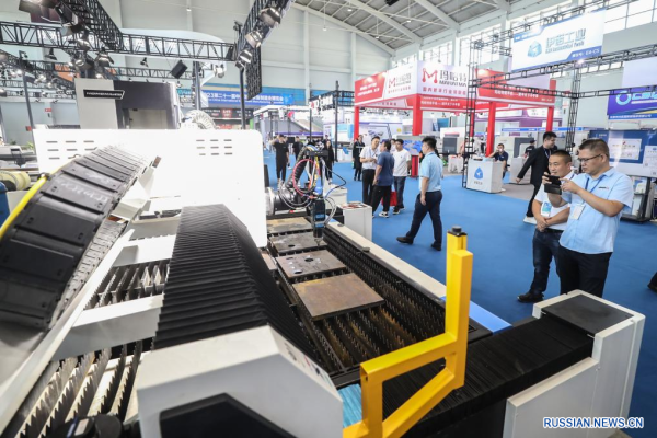 В г. Шэньян открылась 21-я Китайская международная ярмарка по производству оборудования
В г. Шэньян открылась 21-я Китайская международная ярмарка по производству оборудования