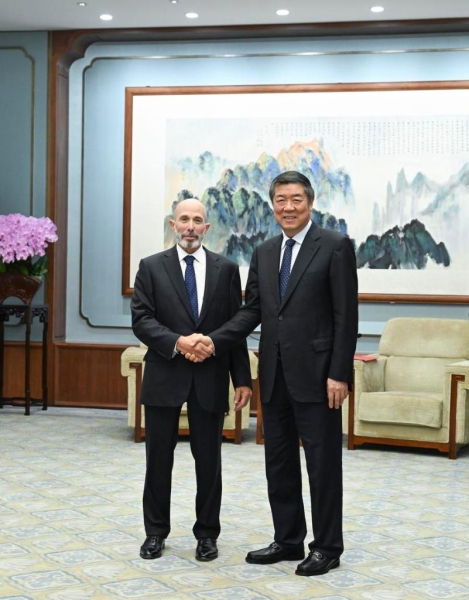 
                                    Китай будет углублять реформу и открытость финансового сектора -- вице-премьер Госсовета КНР
                                