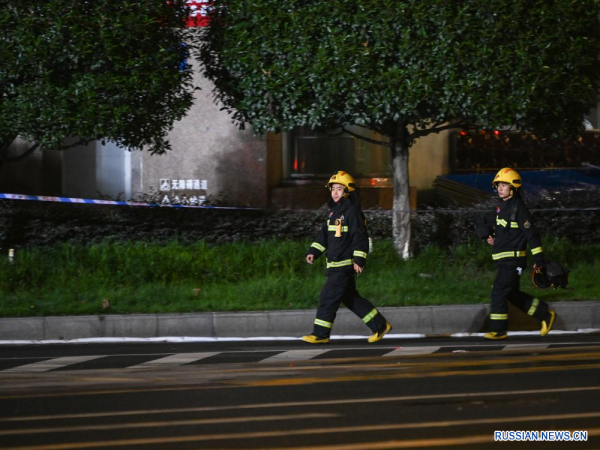 Пожар в универмаге города Цзыгун провинции Сычуань был вызван строительными работами
Пожар в универмаге города Цзыгун провинции Сычуань был вызван строительными работами